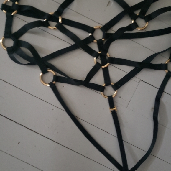 VICTORIA'S SECRET Open Cup Strappy Teddy - Picture 3 of 7